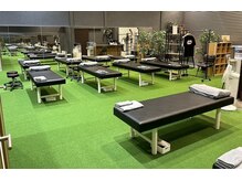 ビーストレッチ イオンモール土岐店(Beeストレッチ)の雰囲気（受付カウンターになります。ストレッチ後にはお水を！）