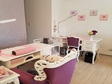 シャイン ネイルアンドアイラッシュ(Shine Nail & Eyelash)の雰囲気（可愛い素敵なネイルチェアでゆったりと♪無料駐車場もご用意♪）
