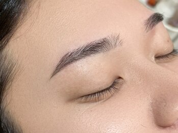 ホイ 円山店(HOI)の写真/今は眉もサロンで似合わせる時代「眉毛WAXスタイリング」で美しい眉へ◎朝のメイクも短縮♪【間引き込み】
