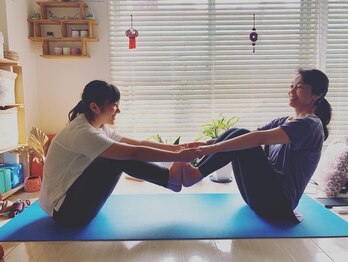 ラフヨガサロン(LAUGH YOGA SALON)/親子の貸し切りペアヨガ