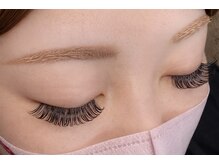 レヴィア(Revia)の雰囲気（王道！フラットマットラッシュで目元を美しくします♪）