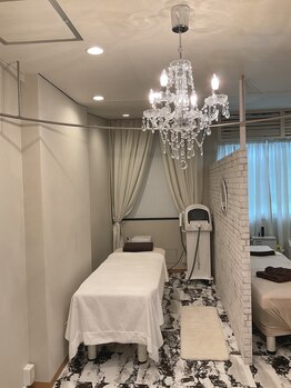 アリュール(Allure)/白基調の店内♪