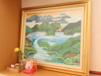 スッキリ健康館/瀬戸内の風景画がお迎えします
