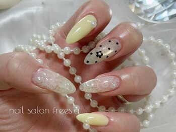 フリージア 門真店(freesia)/レース×バターイエローネイル