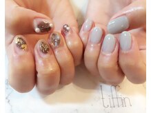 ネイルサロン ティフィン(tiffin)/グレーでまとめたアシンメトリー