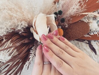 ニウ(niu)の写真/オフィスネイルや家事で派手に出来ない方にも◎シンプルだからこそ光る技術力で指先を綺麗に魅せてくれる♪