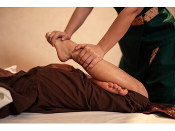 リラスパ(Lira Spa)の写真/【重だるい腰・慢性的な腰の疲れに。】骨盤周りからじっくり解きほぐす、オイル＋ストレッチで軽やかな腰へ