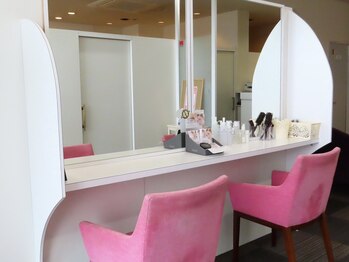 ラウレア 松山店(LAULEA)/大きな鏡のメイクブースも完備♪