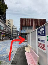 ビューステージ アイブロウサロン 前橋/すぐの道路を右に曲がる