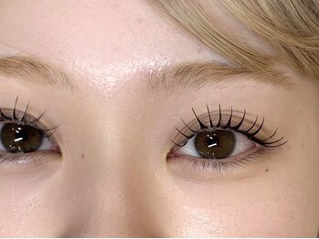 リナータ 西宮店(Rinata)の写真/持続力2倍のLEDマツエク☆ナチュラル～ボリュームまで理想のまつげに♪オイルクレンジングOKで水にも強い◎