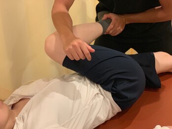モア整体院 メディカルボディーメイク(Medical body make)/骨盤周りのストレッチです!