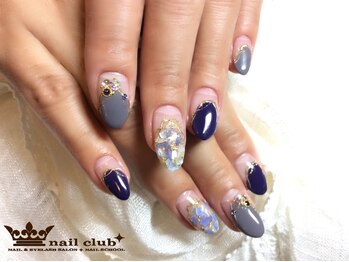 上品なジュエリー風シェルネイル