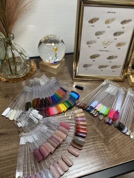 アールイードット(Re.)の写真/100種類以上のセンス溢れるカラー&パーツ◎憧れのネイルも思いのままくすみカラー好きの方にも好評♪