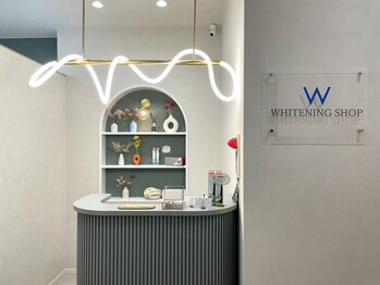 ホワイトニングショップ 郡山店/白を基調とした空間