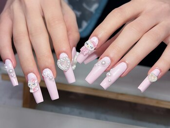 パールとピンクのロングネイル