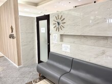 インターホンを鳴らしたら待合でお待ちください！