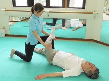 健康塾キューオーエル 恵比寿(QOL)の写真/仕事帰りの疲れをスッキリ！！平日18時～OK、手ぶらで通えるストレッチ♪