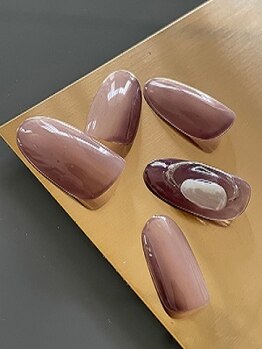 シンプルなアートネイル