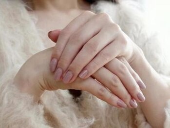 レディスペネイル メイニ 名駅東口(Redispe nail mei2)の写真/【名駅東口】大人女性にピッタリの繊細で上品なネイルが楽しめる♪シンプルだからこそ際立つ美フォルム★