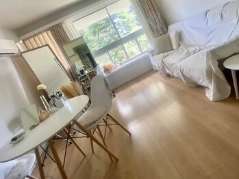 クリア(CLEAR.)の写真/陽の光がたっぷり入る広々とした診断スペース/リラックスして過ごしていただき、色んなお話をしましょう♪