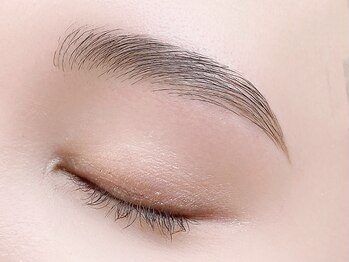 リジュ 渋谷(RIJU)の写真/眉毛で顔は変わる。【眉毛WAXで眉毛美人に！¥5,000】抜け感のあるナチュラルで上品な美眉に♪
