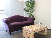 ラウレア 松山店(LAULEA)/貝殻のテーブルがオシャレな待合