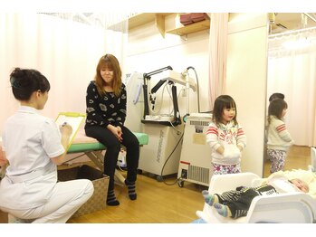つじい鍼灸整骨院/お子様と一緒に施術