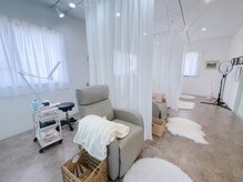 全5席のリクライニングチェアをご用意しております！半個室です