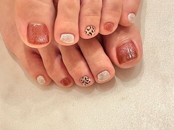 フィオーレ(fiore)の写真/持ちの良さにこだわる丁寧なケア込♪薄付きで負荷が少ないフットネイルをご提案★