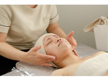 コモレビ(Komorebi)/ヒト幹細胞培養液フェイシャル