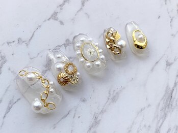 リ ボディ 札幌駅前店(Re Body)/パール＆ゴールドネイル11000円