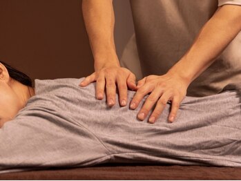 シャルール(Chaleur)の写真/深層筋までゆっくり深い圧をかけてコリの芯までほぐします。全メニュー男性の方もご利用頂けます。