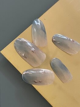 SNSで話題のニュアンスネイル