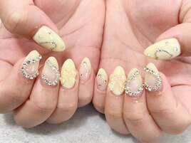 ハートとリボンのガーリーネイル