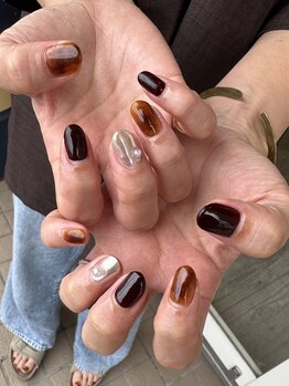 秋に人気の深みボルドー