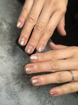 ブイアンド(V&)/