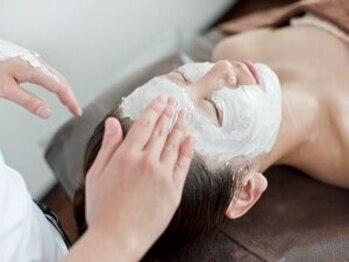 グランダム ローズの写真/【当店はスタッフ全員ノーファンデ！】お肌のことを熟知したスタッフが美しくなめらかなお肌へと導きます！