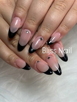 ブリスネイル 千歳(Bliss Nail)/黒フレンチ×ハートパーツ