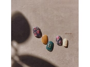 シルニー リム(Silny rim)/アシンメトリーニュアンスネイル