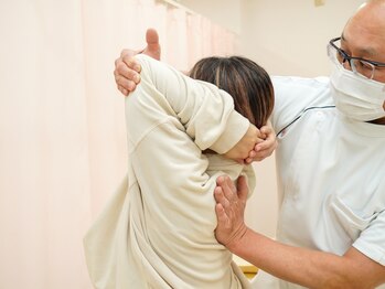 さくら接骨院の写真/【首・肩の痛み・肩こり・首が回らない等】マッケンジー法で改善できます！