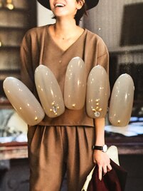 シンプルベージュ