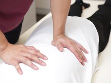 橿原たくみ整体院/腰の施術風景