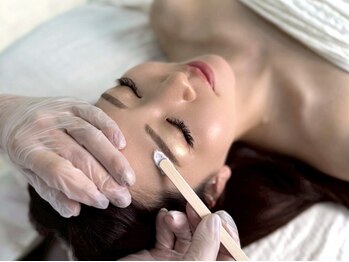 ヴィーナス 東岡山店(Venus)の写真/顔の印象、毛だけでここまで変わる◎【顔脱毛(WAX)7900円】眉毛&ヘアライン付きで、お顔まるごとメンテ♪