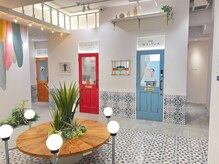セルフホワイトニング専門店 ＷｈｉＴｅＡ【ホワイティア】たまプラーザの雰囲気（美容室やマツエクサロンが入っている美容モール内にあります）