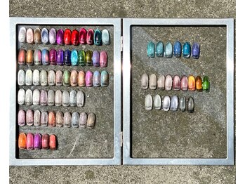 ネイルアンドアイラッシュサロンR/マグネットネイルのサンプル