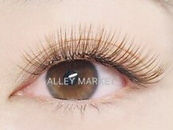 アリーマーケット リル(ALLEY MARKET .lil)の写真/｢上品ナチュラルで健康的な美まつ毛！」繊細なカールと上品なボリュームを長く楽しめ、大人女性の味方に！