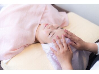 小顔矯正サロン ぷてぃらっくの写真/長時間のデスクワーク・スマホ使用からくる目の窪み,クマ,無意識による眉間等の目の疲れは頭皮ケアで解消！