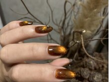 スリー(THREE.)/マグネット×ブラウン