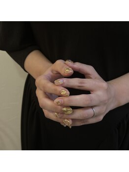 gold nail by MOE