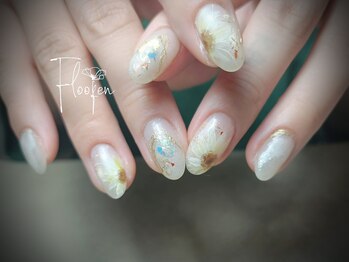 フローフェン(Floofen)/ひまわりネイル